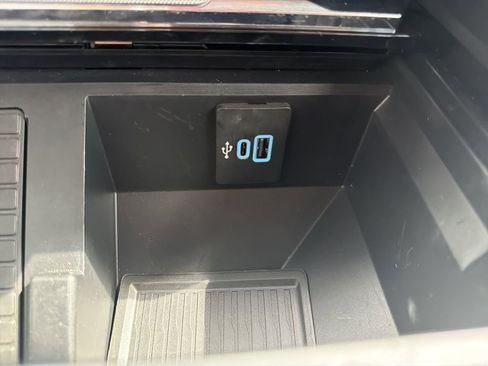 Used 2025 Ford F250 Lariat w/ Tremor Off-Road Package image 31