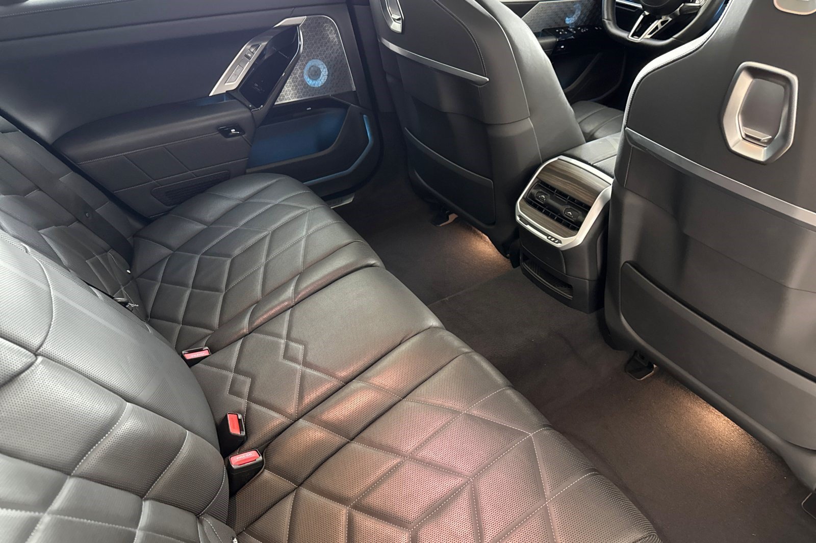 Certified 2023 BMW i7 xDrive60 AWD/4WD image 33