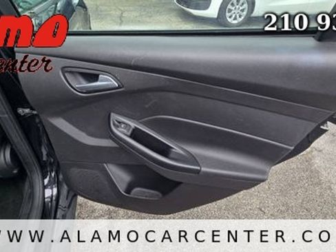 Used 2018 Ford Focus SE FWD image 22