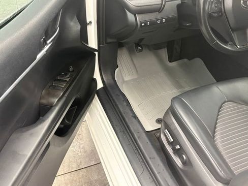 Used 2022 Toyota Camry SE FWD image 9