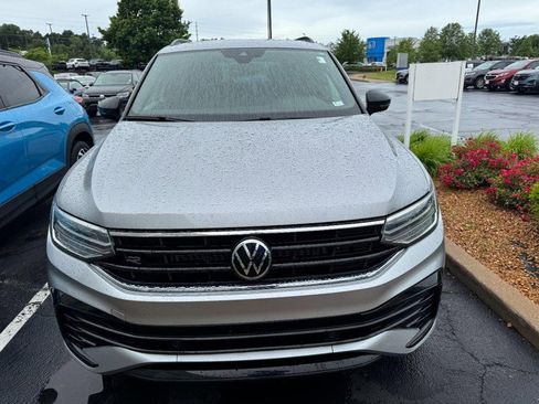 Used 2022 Volkswagen Tiguan SE R-Line FWD image 2