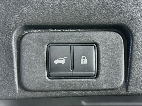 Used 2023 Nissan Rogue SV w/ SV Premium B Package FWD image 30