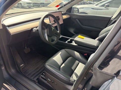 Used 2022 Tesla Model Y Long Range image 10