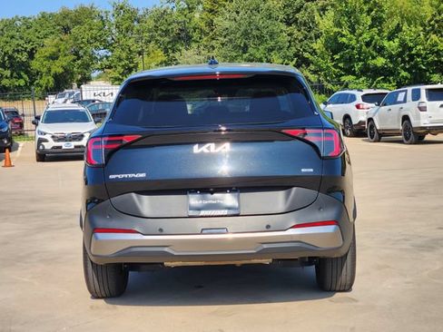Certified 2026 Kia Sportage LX FWD image 6