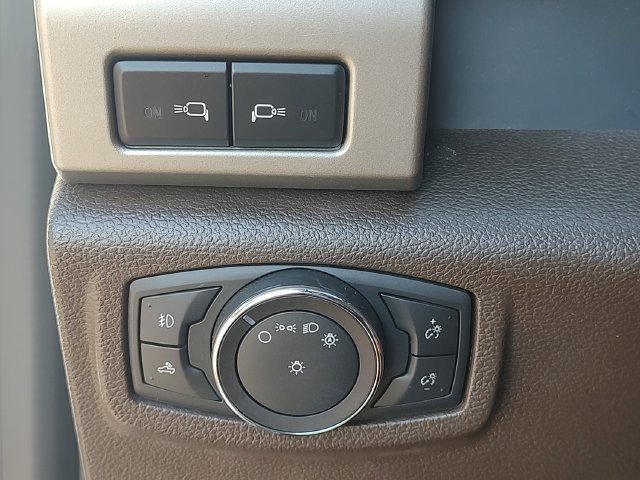 Used 2018 Ford F150 King Ranch w/ Equipment Group 601A Luxury AWD/4WD image 24