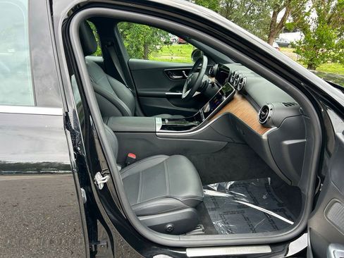 Used 2025 Mercedes-Benz C 300 Sedan image 9