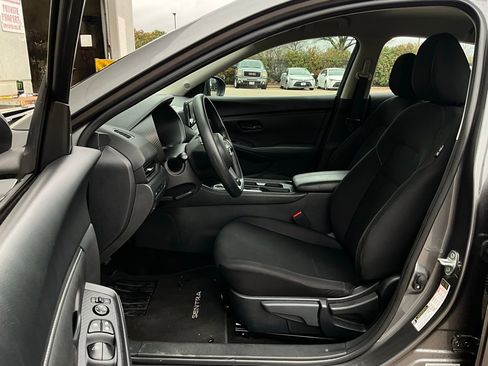 Used 2025 Nissan Sentra S image 10