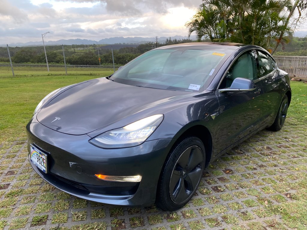 Used 2019 Tesla Model 3 Mid Range RWD image 3