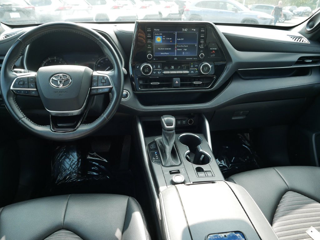 Used 2021 Toyota Highlander XSE AWD/4WD image 13
