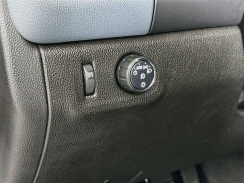 Used 2021 Chevrolet Colorado Z71 w/ Safety Package RWD image 15