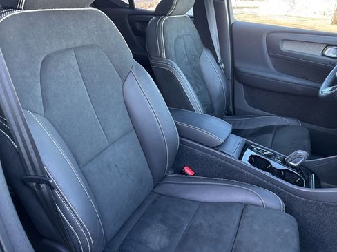 Used 2022 Volvo XC40 T5 R-Design w/ Climate Package image 37