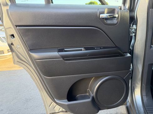 Used 2014 Jeep Patriot Latitude FWD image 27