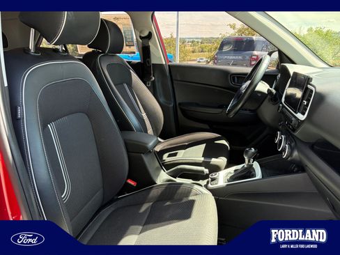 Used 2023 Hyundai Venue Limited FWD image 18