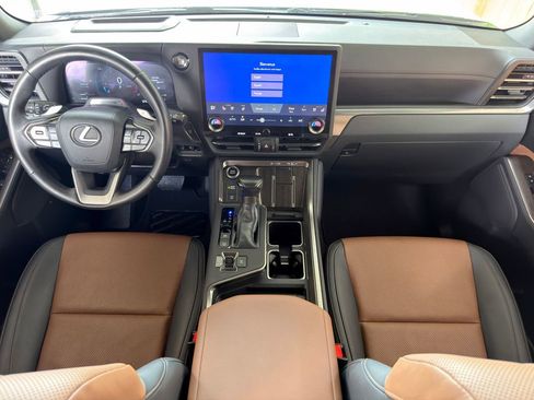 Used 2024 Lexus GX 550 w/ Accessory Package (31) AWD/4WD image 23
