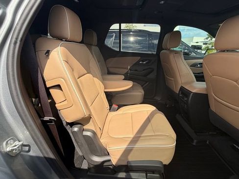 Used 2023 Chevrolet Traverse Premier FWD image 13