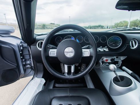 Used 2006 Ford GT RWD image 45