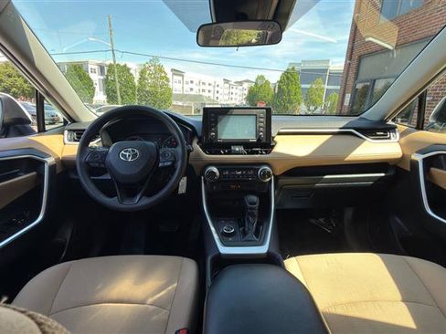 Used 2020 Toyota RAV4 LE AWD/4WD image 22