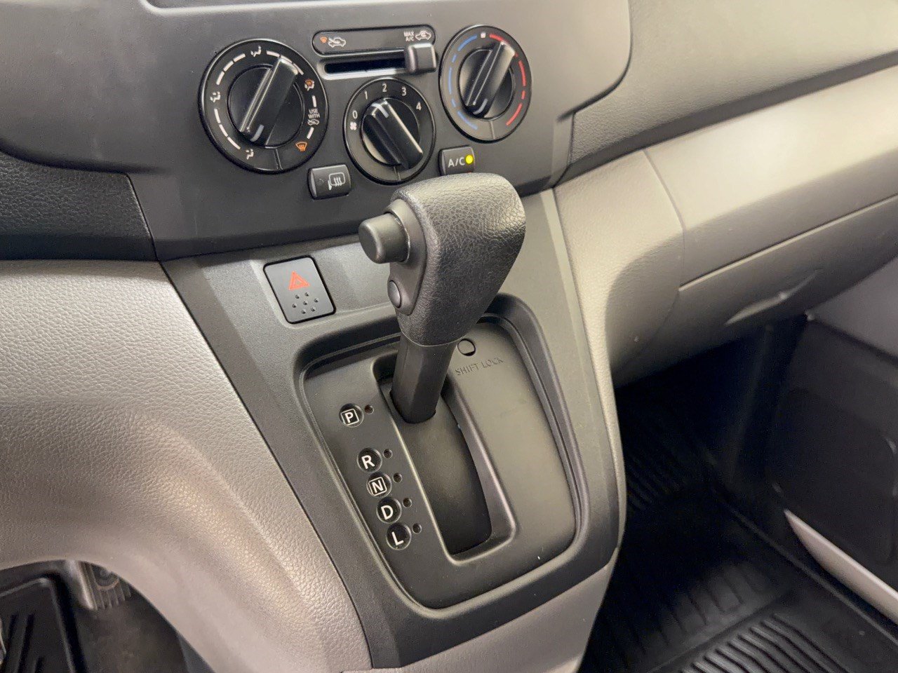 Used 2015 Nissan NV200 SV w/ Exterior Appearance Package FWD image 21