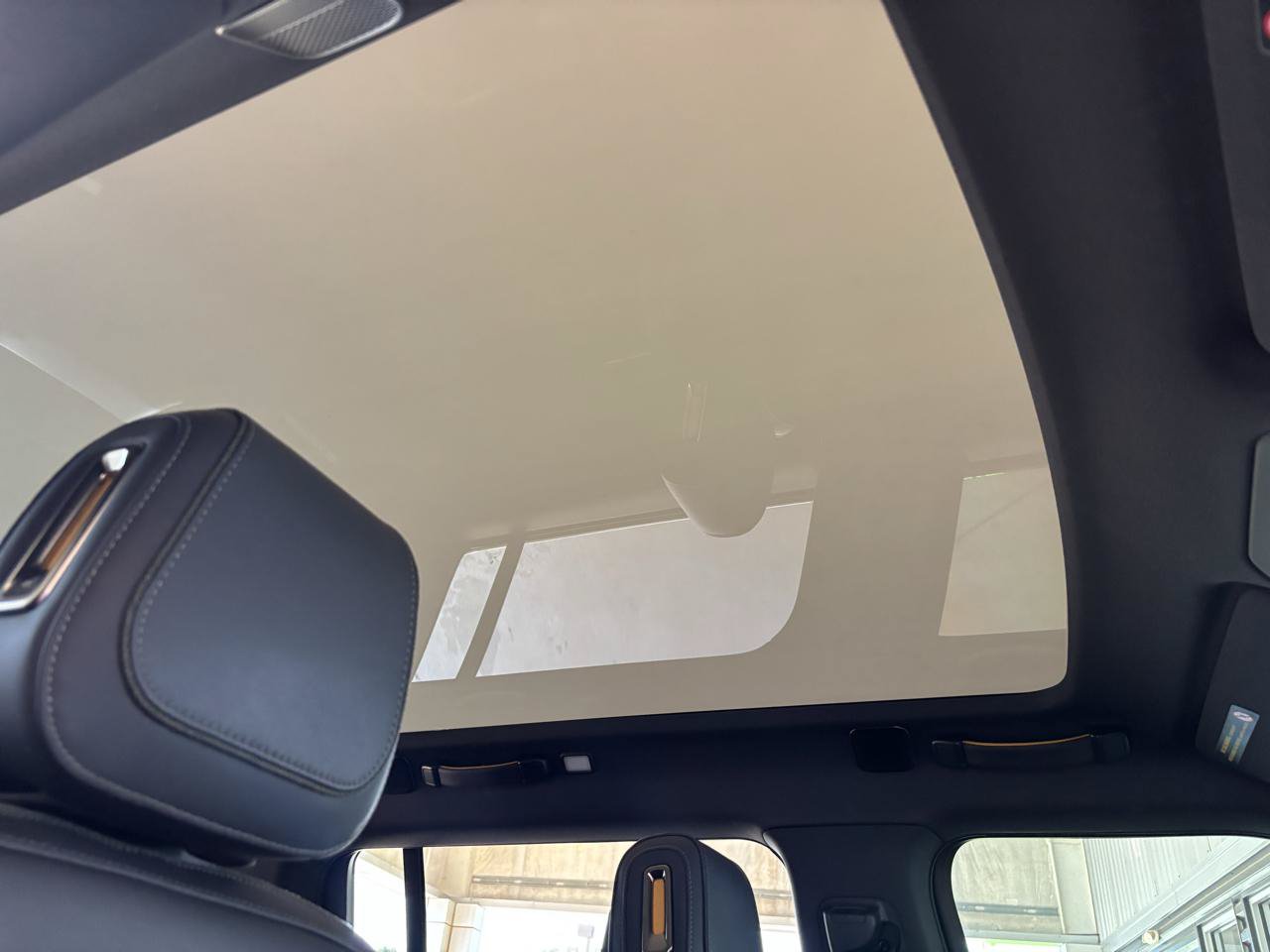 Used 2025 Rivian R1S Adventure Dual AWD/4WD image 20