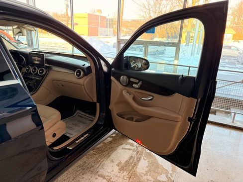 Used 2019 Mercedes-Benz GLC 300 4MATIC image 19