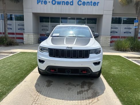 Used 2017 Jeep Grand Cherokee Trailhawk w/ Trailhawk Luxury Group AWD/4WD image 2