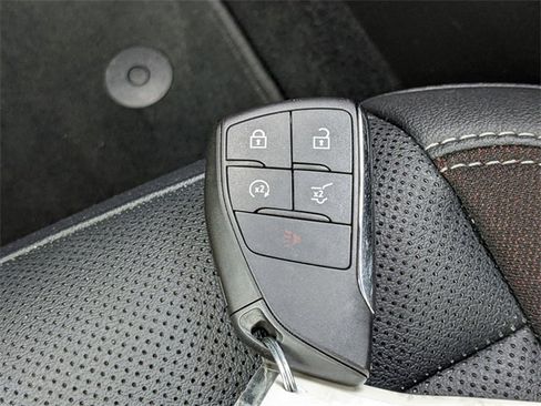 Used 2025 Chevrolet Equinox EV RS image 31