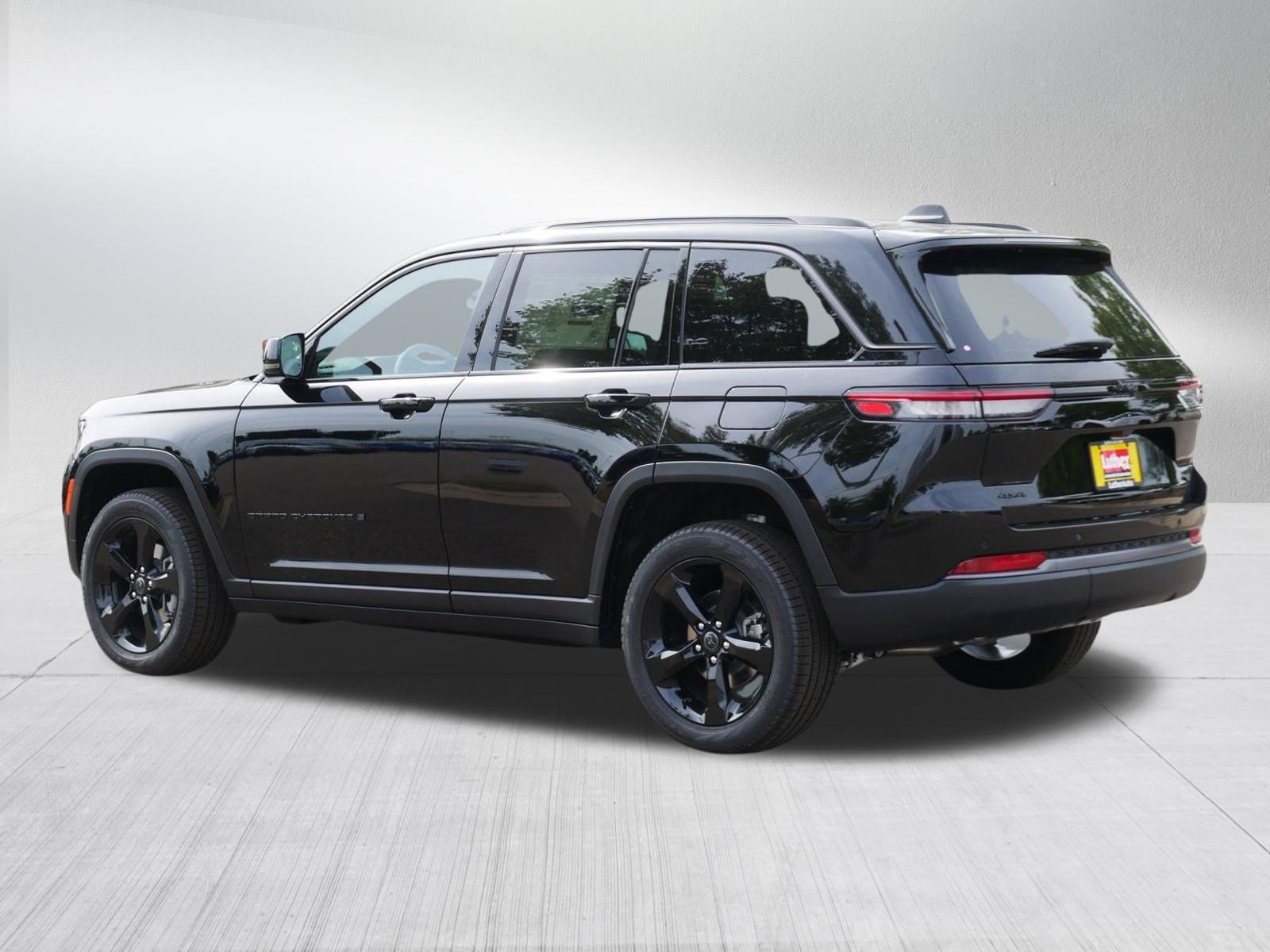 New 2027 Jeep Grand Cherokee Limited w/ Limited Altitude Package AWD/4WD image 5