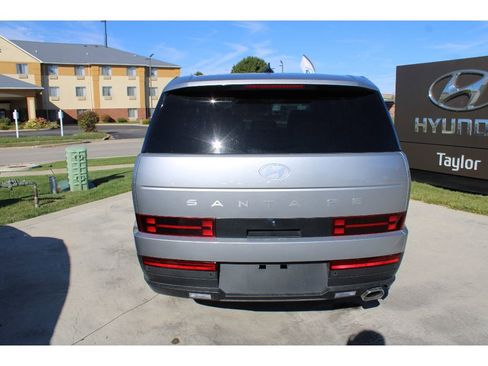 Used 2025 Hyundai Santa Fe SE image 4