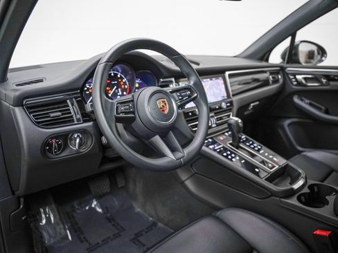 Used 2024 Porsche Macan image 4