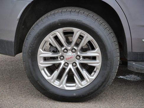 Used 2022 GMC Yukon SLT w/ SLT Premium Package image 11