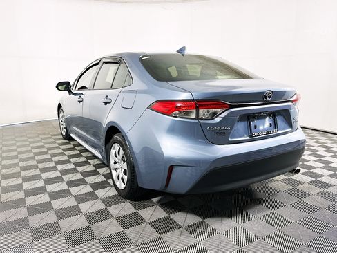 Used 2025 Toyota Corolla LE FWD image 5