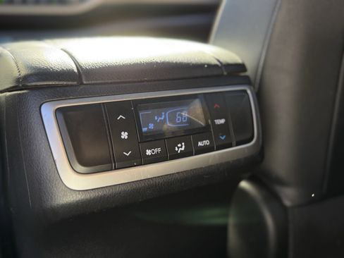 Used 2017 Toyota Highlander XLE image 31