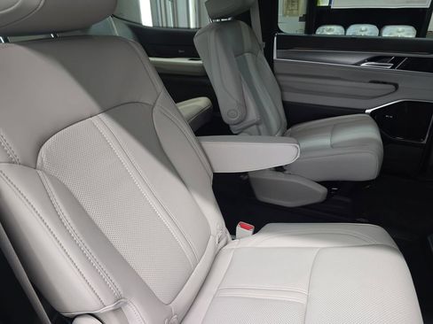 New 2026 Jeep Grand Wagoneer Limited AWD/4WD image 11