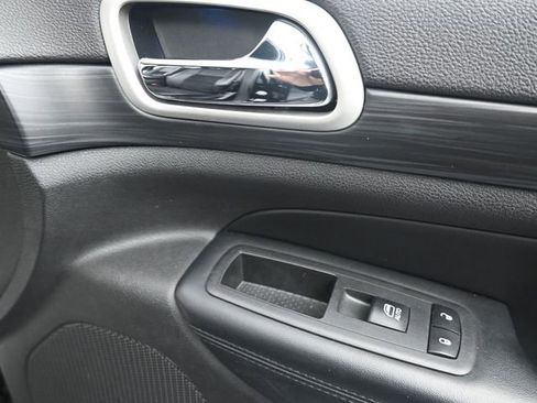 Used 2020 Jeep Grand Cherokee Altitude image 18