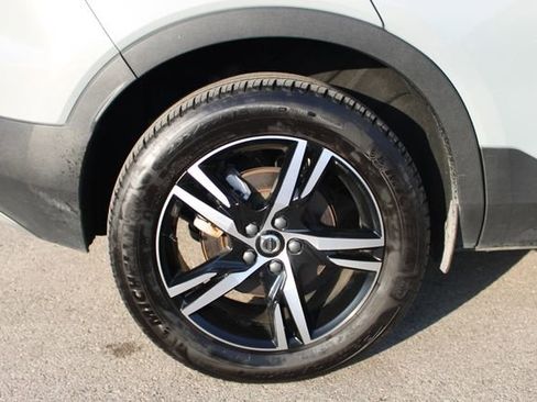 Used 2025 Volvo XC40 B5 Core image 38