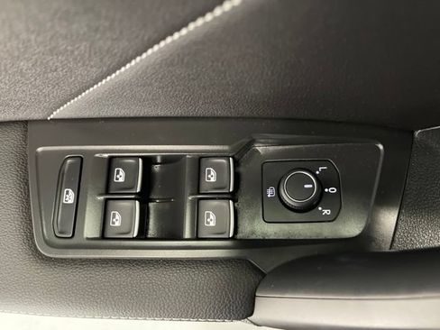 Used 2023 Volkswagen Tiguan SE FWD image 28
