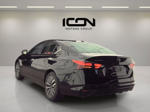 Used 2025 Nissan Altima 2.5 SV FWD image 2