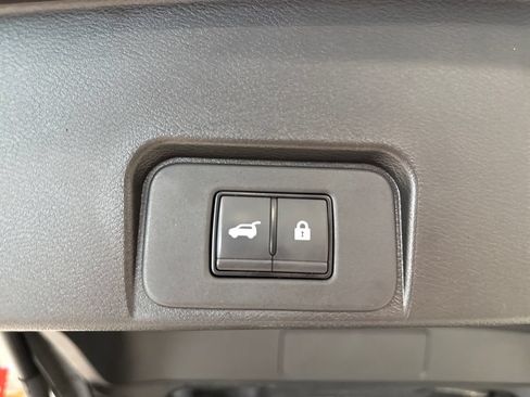 Used 2024 Nissan Rogue SV AWD/4WD image 40