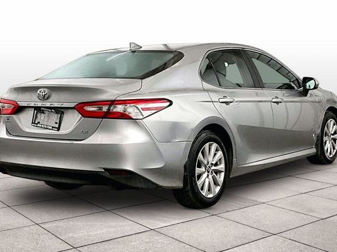 Used 2020 Toyota Camry LE image 11