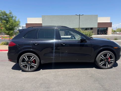 Used 2014 Porsche Cayenne Turbo S AWD/4WD image 6