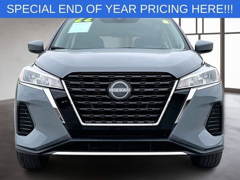 Used 2022 Nissan Kicks SV image 2