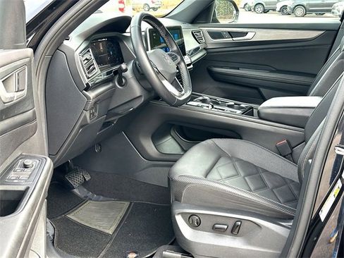 Used 2024 Volkswagen Atlas Cross Sport SE image 10