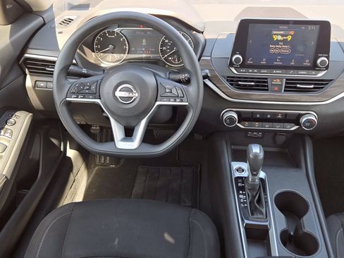 Used 2025 Nissan Altima 2.5 SV FWD image 22