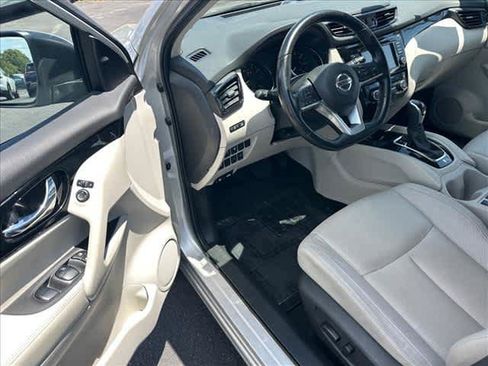 Certified 2022 Nissan Rogue Sport SL FWD image 11