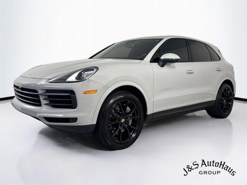Used 2023 Porsche Cayenne Platinum Edition AWD/4WD image 3