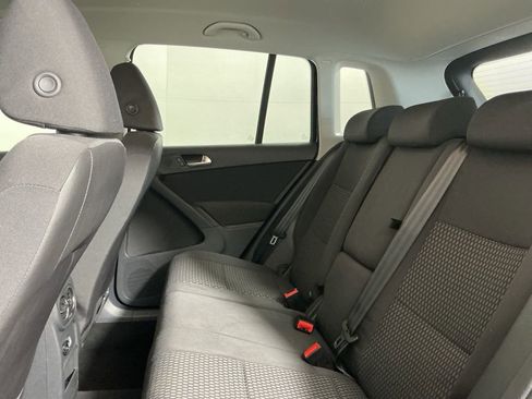 Used 2011 Volkswagen Tiguan S image 25
