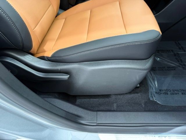New 2027 Chevrolet Traverse Z71 w/ Enhanced Driving Package AWD/4WD image 24