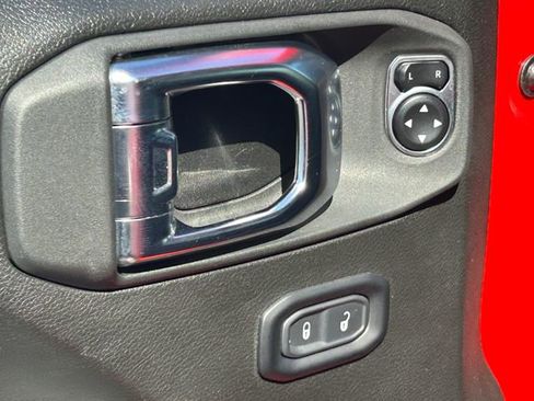 Used 2025 Jeep Wrangler Unlimited Rubicon AWD/4WD image 28