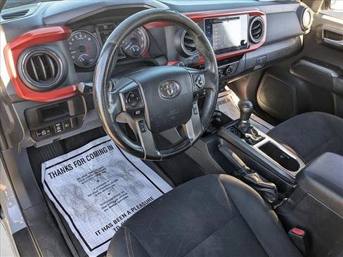 Used 2018 Toyota Tacoma TRD Off-Road image 9