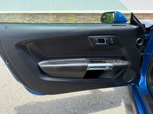 Used 2017 Ford Mustang Coupe RWD image 15